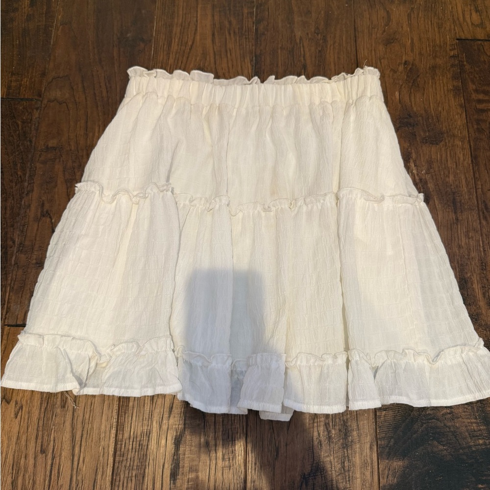 Chic White Ruffle Mini Skirt